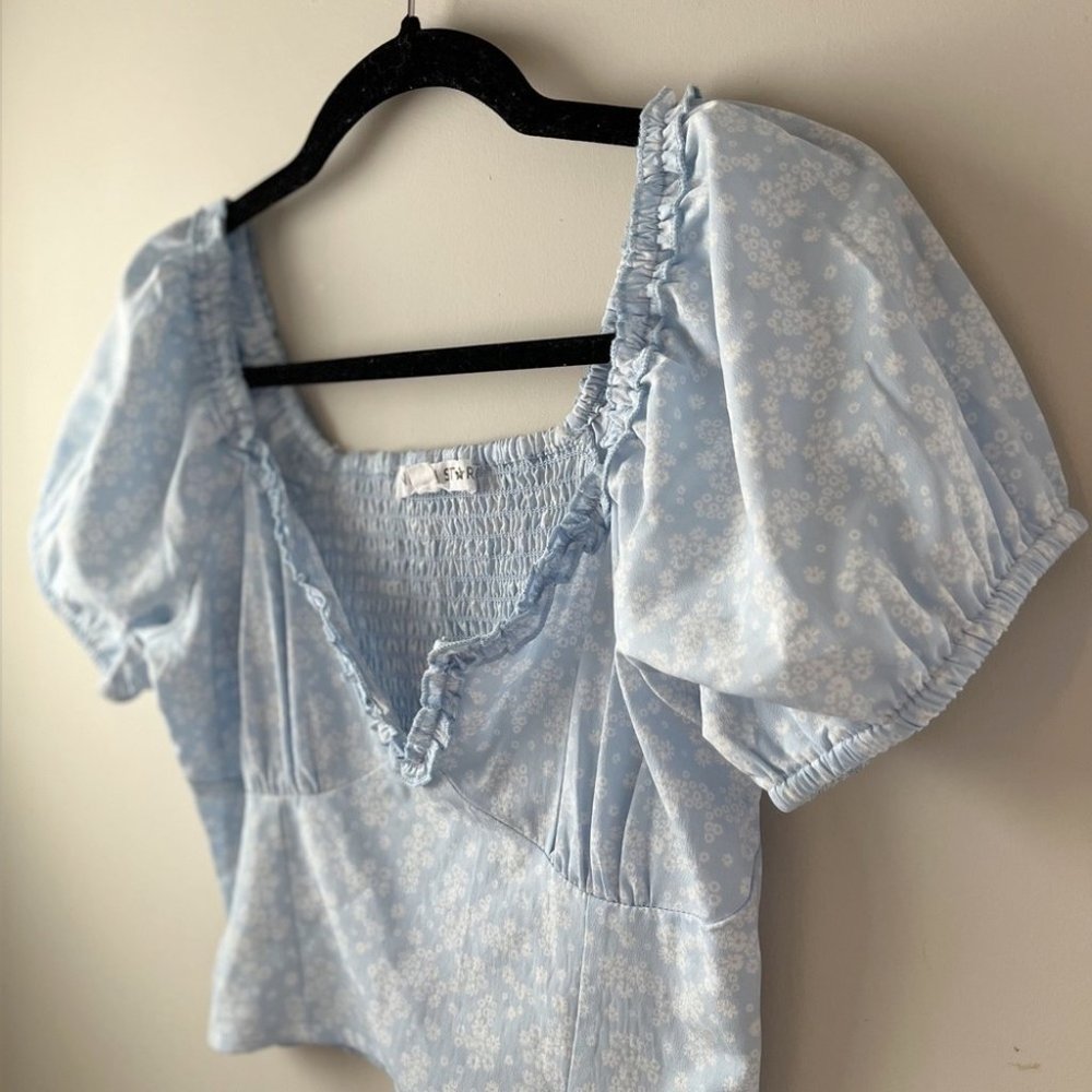 V-neck Ruched Blue Floral Blouse Size Small - Picture 3 of 5